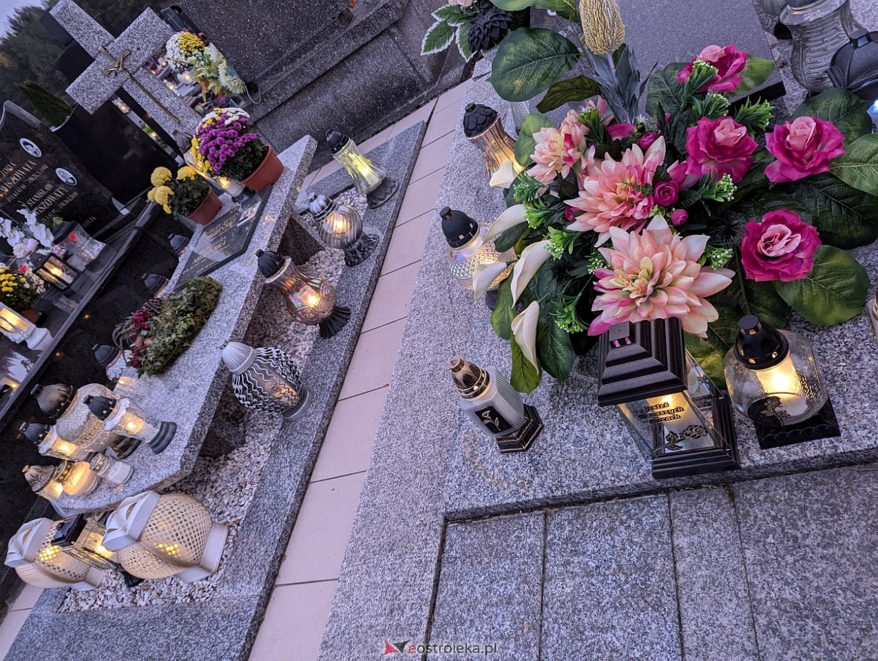 Ostrołęckie cmentarze w blasku zniczy [1.11.2024] - zdjęcie #53 - eOstroleka.pl