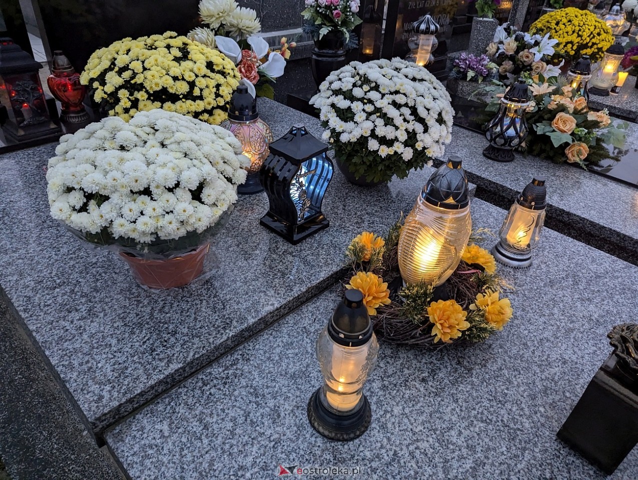 Ostrołęckie cmentarze w blasku zniczy [1.11.2024] - zdjęcie #44 - eOstroleka.pl