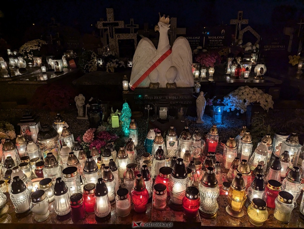 Ostrołęckie cmentarze w blasku zniczy [1.11.2024] - zdjęcie #16 - eOstroleka.pl