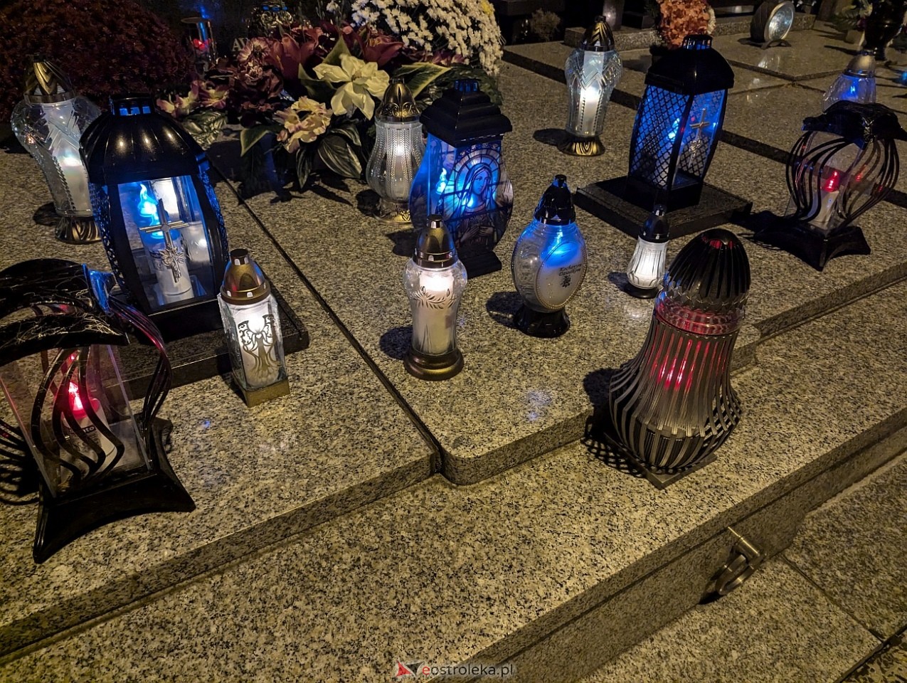 Ostrołęckie cmentarze w blasku zniczy [1.11.2024] - zdjęcie #7 - eOstroleka.pl
