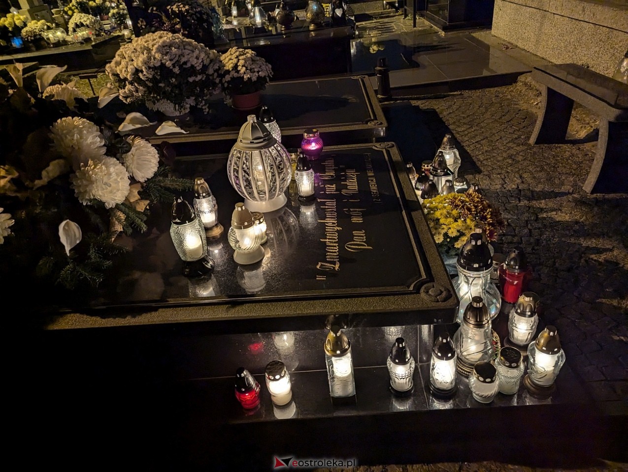 Ostrołęckie cmentarze w blasku zniczy [1.11.2024] - zdjęcie #2 - eOstroleka.pl