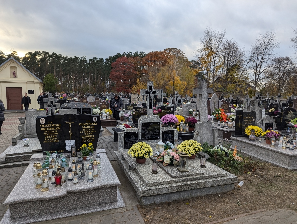 Święto Zmarłych na Kurpiach - cmentarze w Kadzidle i Lipnikach [01.11.2024] - zdjęcie #9 - eOstroleka.pl