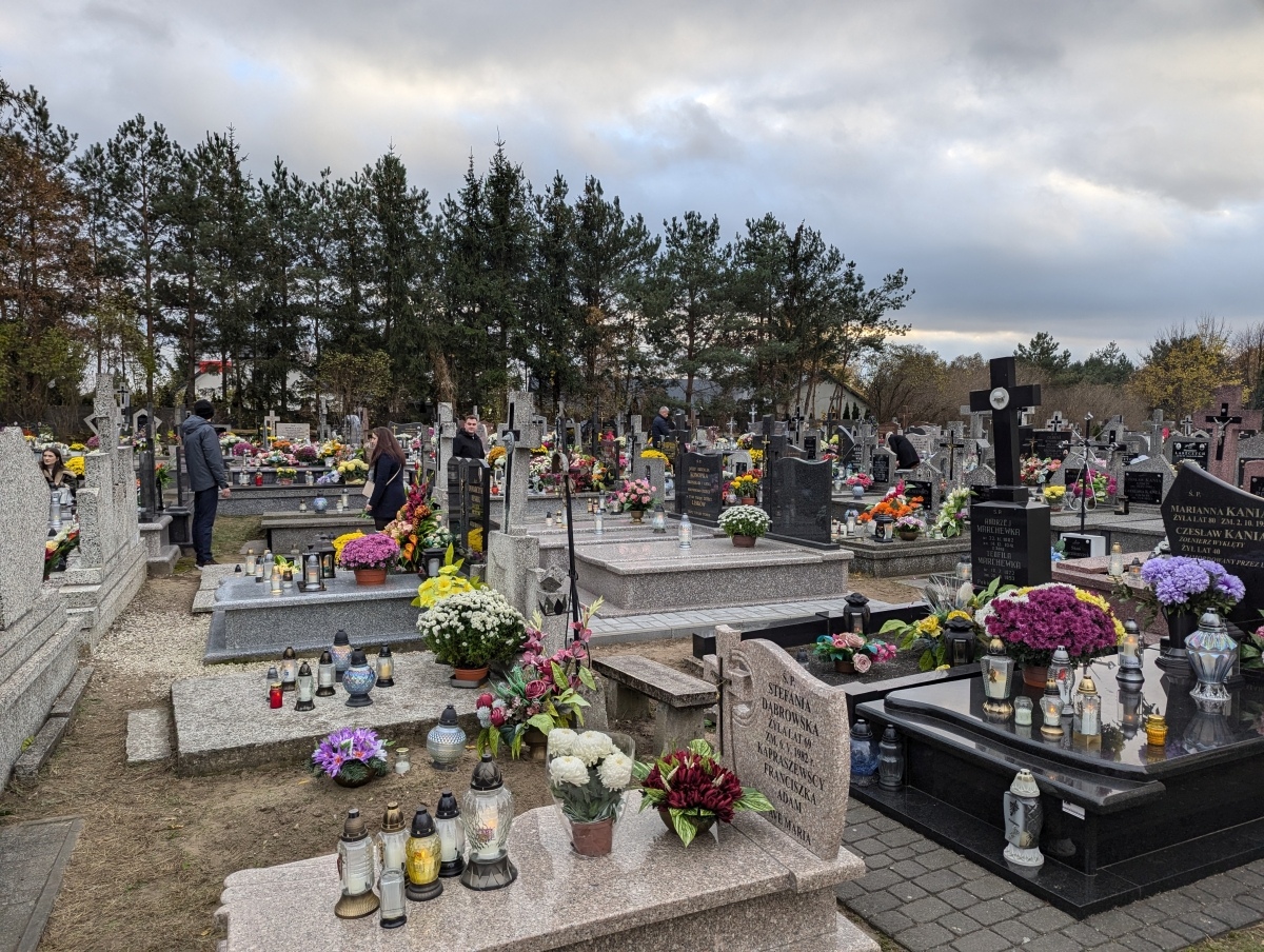 Święto Zmarłych na Kurpiach - cmentarze w Kadzidle i Lipnikach [01.11.2024] - zdjęcie #7 - eOstroleka.pl