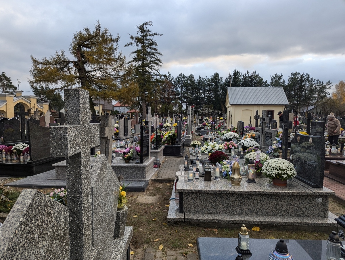 Święto Zmarłych na Kurpiach - cmentarze w Kadzidle i Lipnikach [01.11.2024] - zdjęcie #2 - eOstroleka.pl