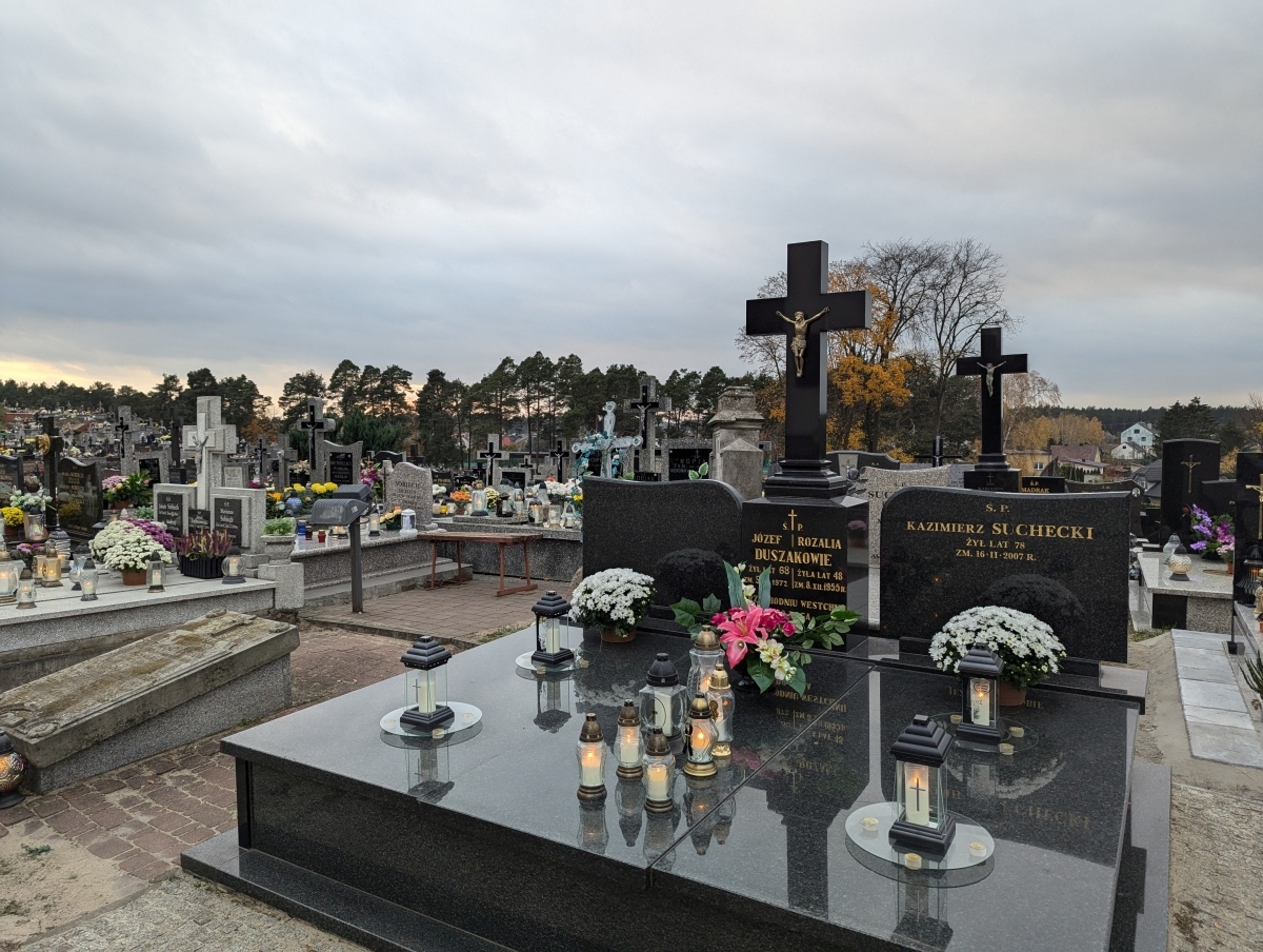 Święto Zmarłych na Kurpiach - cmentarze w Kadzidle i Lipnikach [01.11.2024] - zdjęcie #30 - eOstroleka.pl