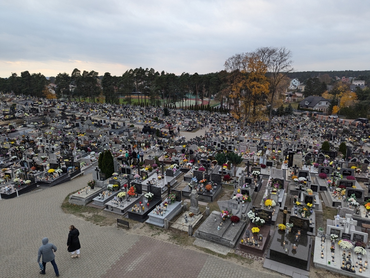 Święto Zmarłych na Kurpiach - cmentarze w Kadzidle i Lipnikach [01.11.2024] - zdjęcie #26 - eOstroleka.pl