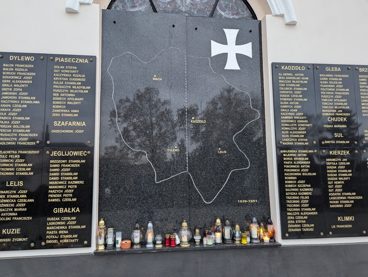 Święto Zmarłych na Kurpiach - cmentarze w Kadzidle i Lipnikach [01.11.2024] - zdjęcie #21 - eOstroleka.pl