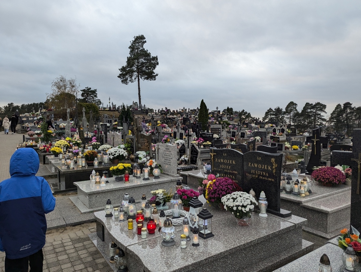 Święto Zmarłych na Kurpiach - cmentarze w Kadzidle i Lipnikach [01.11.2024] - zdjęcie #19 - eOstroleka.pl