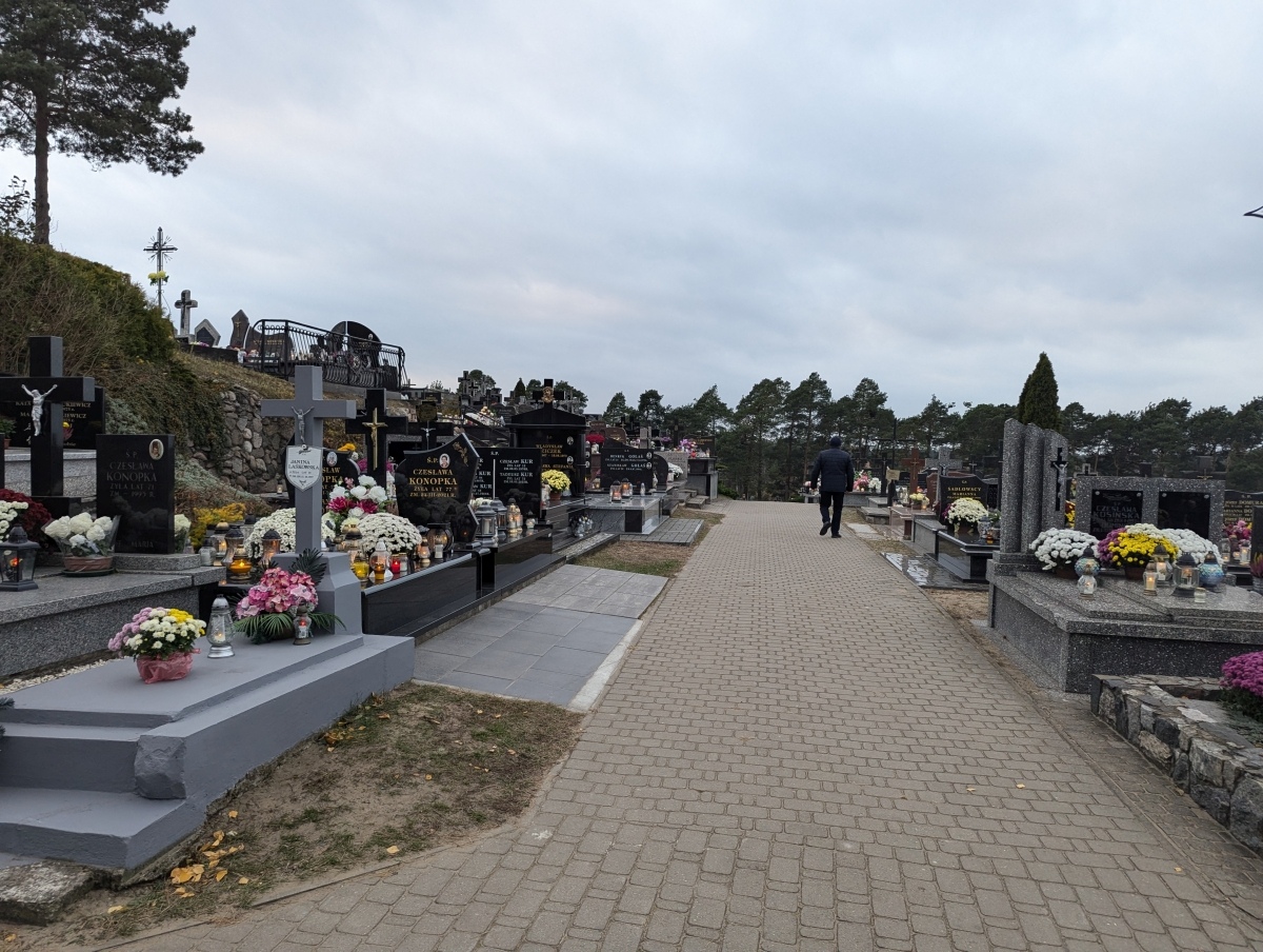 Święto Zmarłych na Kurpiach - cmentarze w Kadzidle i Lipnikach [01.11.2024] - zdjęcie #18 - eOstroleka.pl