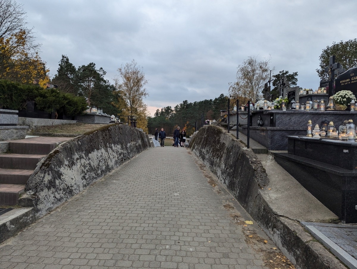 Święto Zmarłych na Kurpiach - cmentarze w Kadzidle i Lipnikach [01.11.2024] - zdjęcie #17 - eOstroleka.pl