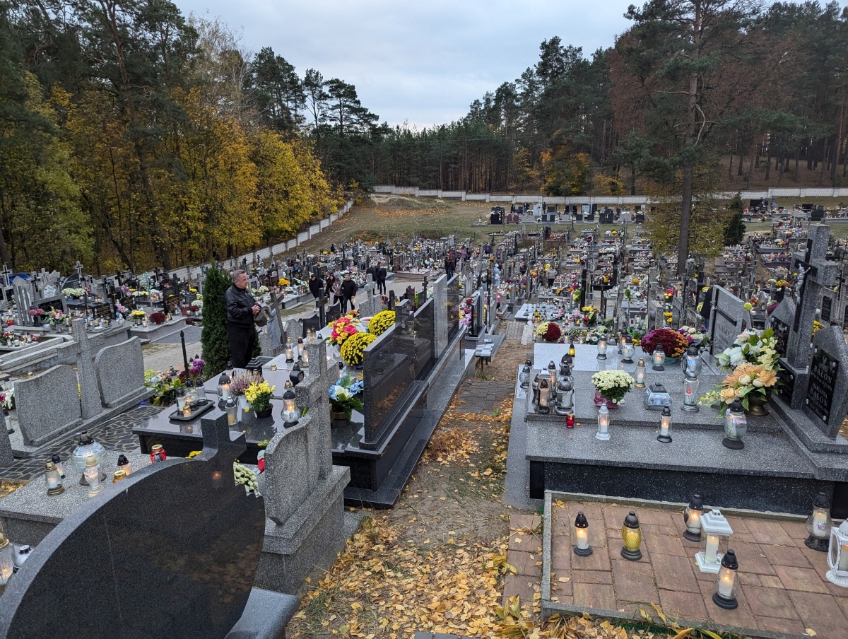 Święto Zmarłych na Kurpiach - cmentarze w Kadzidle i Lipnikach [01.11.2024] - zdjęcie #16 - eOstroleka.pl