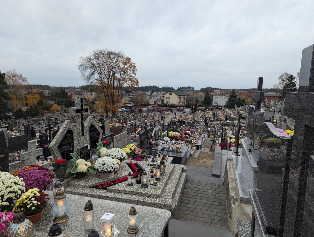 Święto Zmarłych na Kurpiach - cmentarze w Kadzidle i Lipnikach [01.11.2024] - zdjęcie #13 - eOstroleka.pl