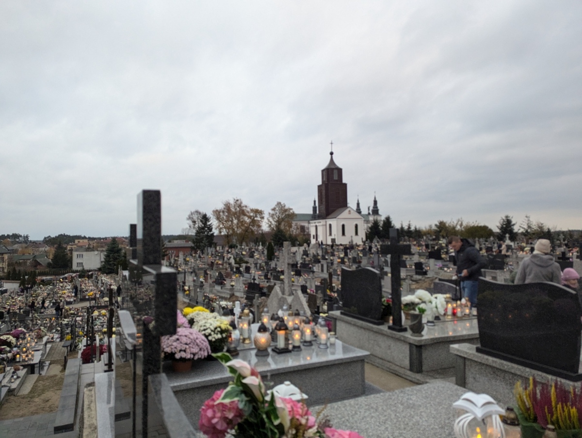 Święto Zmarłych na Kurpiach - cmentarze w Kadzidle i Lipnikach [01.11.2024] - zdjęcie #12 - eOstroleka.pl