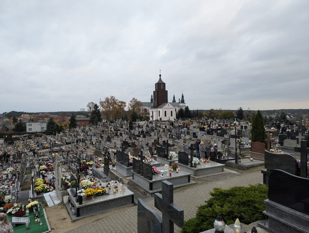 Święto Zmarłych na Kurpiach - cmentarze w Kadzidle i Lipnikach [01.11.2024] - zdjęcie #11 - eOstroleka.pl
