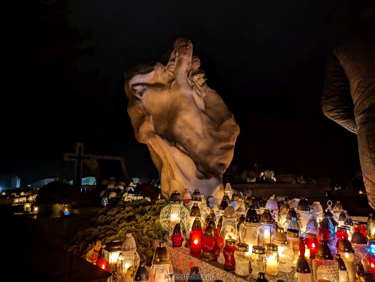 Cmentarz w Przasnyszu [01.11.2024] - zdjęcie #19 - eOstroleka.pl