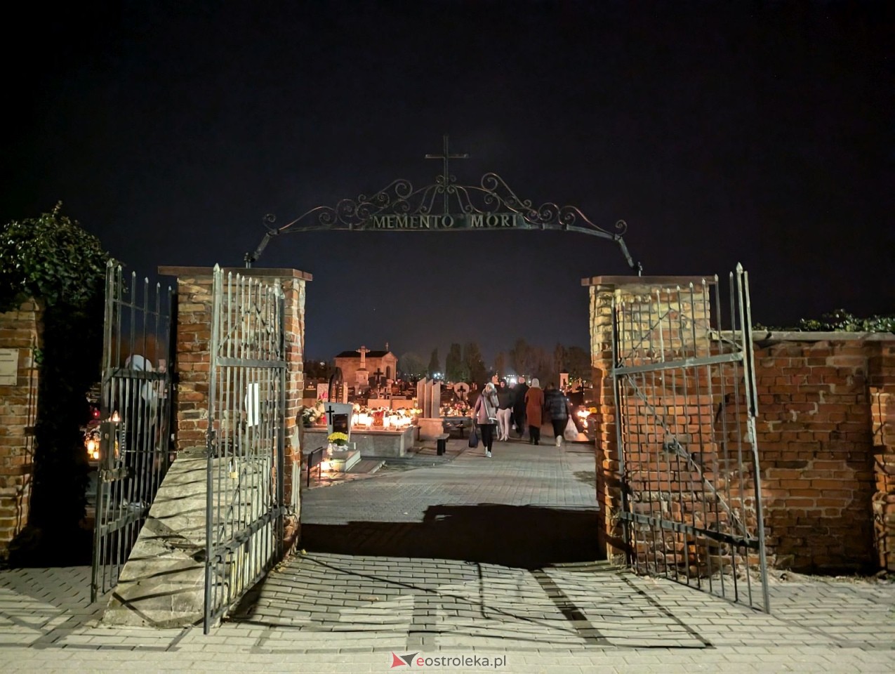 Cmentarz w Przasnyszu [01.11.2024] - zdjęcie #1 - eOstroleka.pl