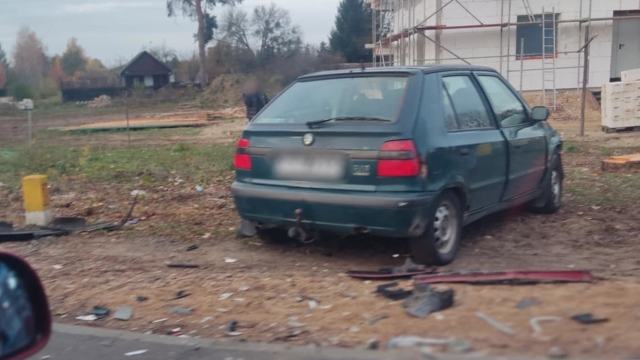 Wypadek na rondzie przy Stacha Konwy i Słonecznej [03.11.2024] - zdjęcie #4 - eOstroleka.pl