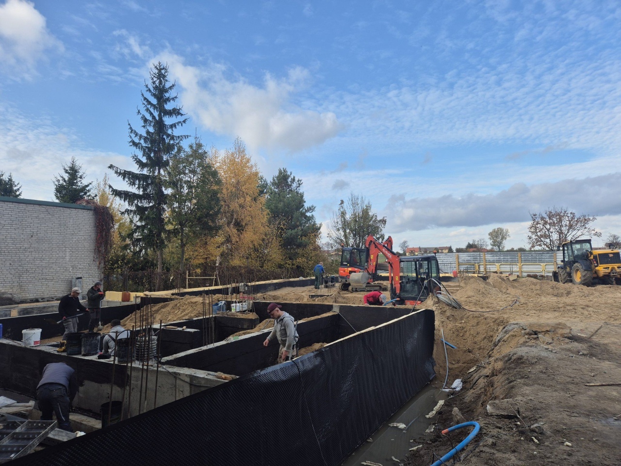 Budowa nowego garażu dla OSP w Czerwinie [04.11.2024] - zdjęcie #5 - eOstroleka.pl