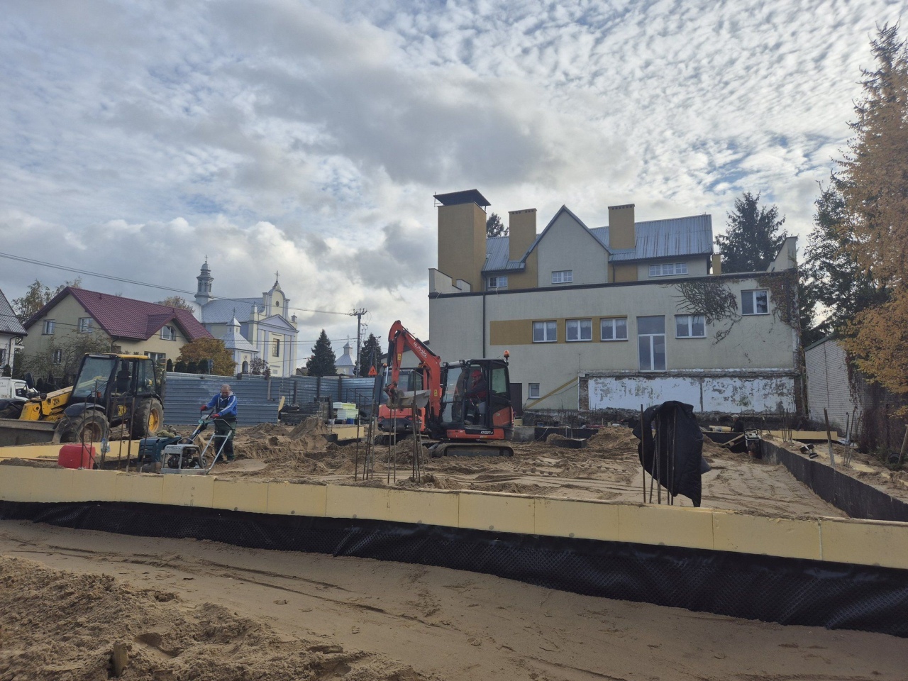 Budowa nowego garażu dla OSP w Czerwinie [04.11.2024] - zdjęcie #3 - eOstroleka.pl