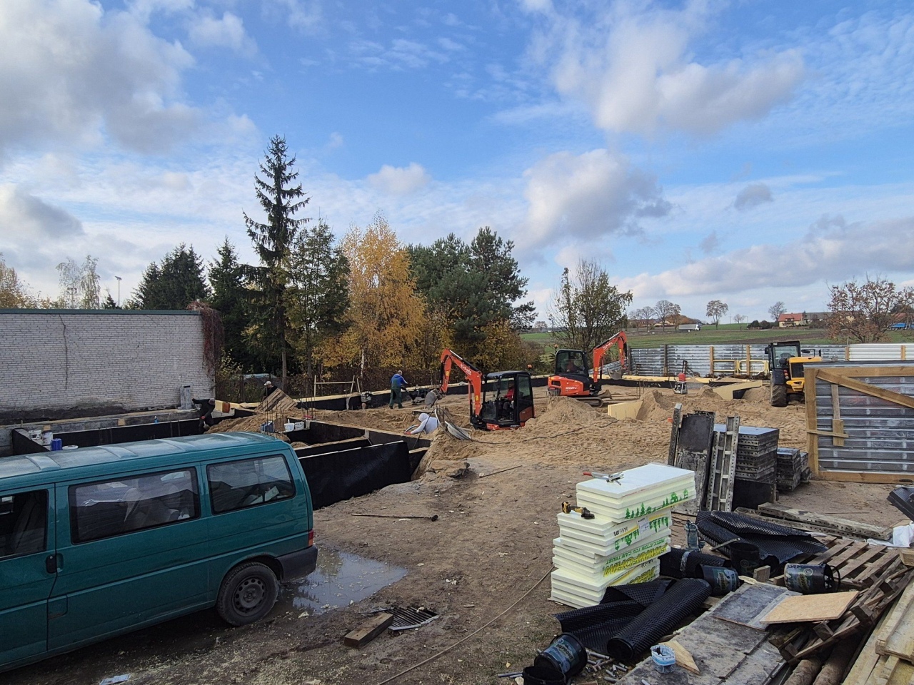 Budowa nowego garażu dla OSP w Czerwinie [04.11.2024] - zdjęcie #2 - eOstroleka.pl