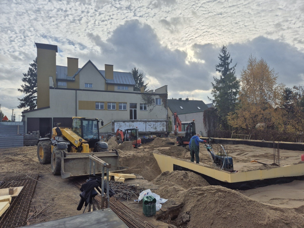 Budowa nowego garażu dla OSP w Czerwinie [04.11.2024] - zdjęcie #1 - eOstroleka.pl