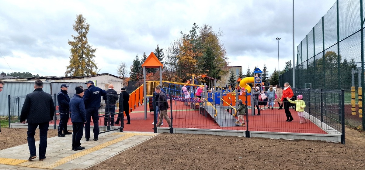 Oficjalny odbiór integracyjnego lacu zabaw w Łysych [31.10.2024] - zdjęcie #54 - eOstroleka.pl