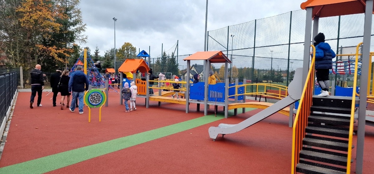 Oficjalny odbiór integracyjnego lacu zabaw w Łysych [31.10.2024] - zdjęcie #53 - eOstroleka.pl