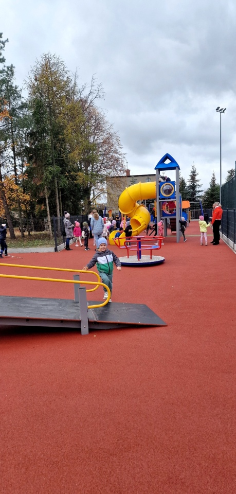 Oficjalny odbiór integracyjnego lacu zabaw w Łysych [31.10.2024] - zdjęcie #48 - eOstroleka.pl