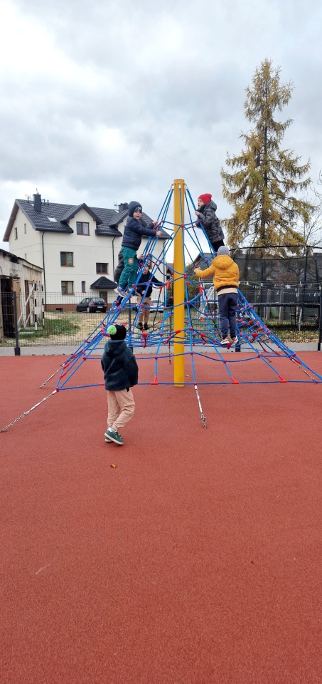 Oficjalny odbiór integracyjnego lacu zabaw w Łysych [31.10.2024] - zdjęcie #45 - eOstroleka.pl