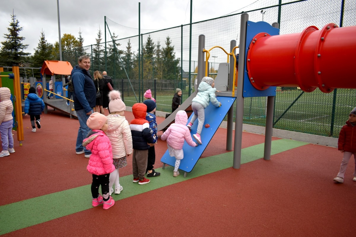 Oficjalny odbiór integracyjnego lacu zabaw w Łysych [31.10.2024] - zdjęcie #30 - eOstroleka.pl