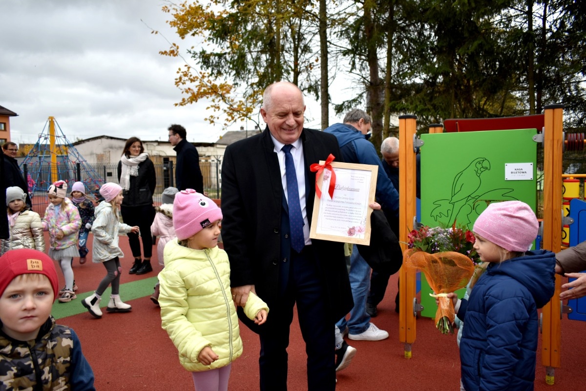 Oficjalny odbiór integracyjnego lacu zabaw w Łysych [31.10.2024] - zdjęcie #18 - eOstroleka.pl