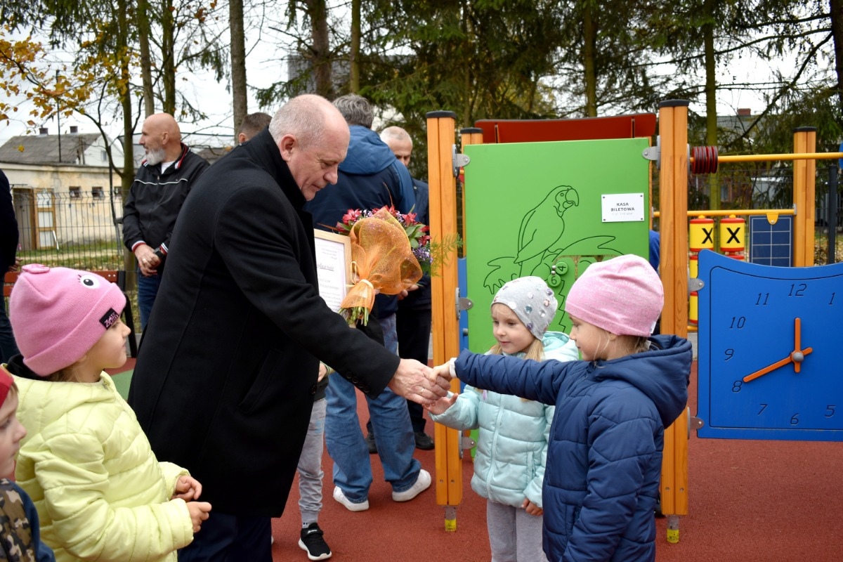 Oficjalny odbiór integracyjnego lacu zabaw w Łysych [31.10.2024] - zdjęcie #16 - eOstroleka.pl