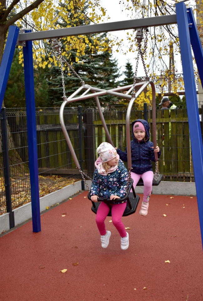 Oficjalny odbiór integracyjnego lacu zabaw w Łysych [31.10.2024] - zdjęcie #10 - eOstroleka.pl