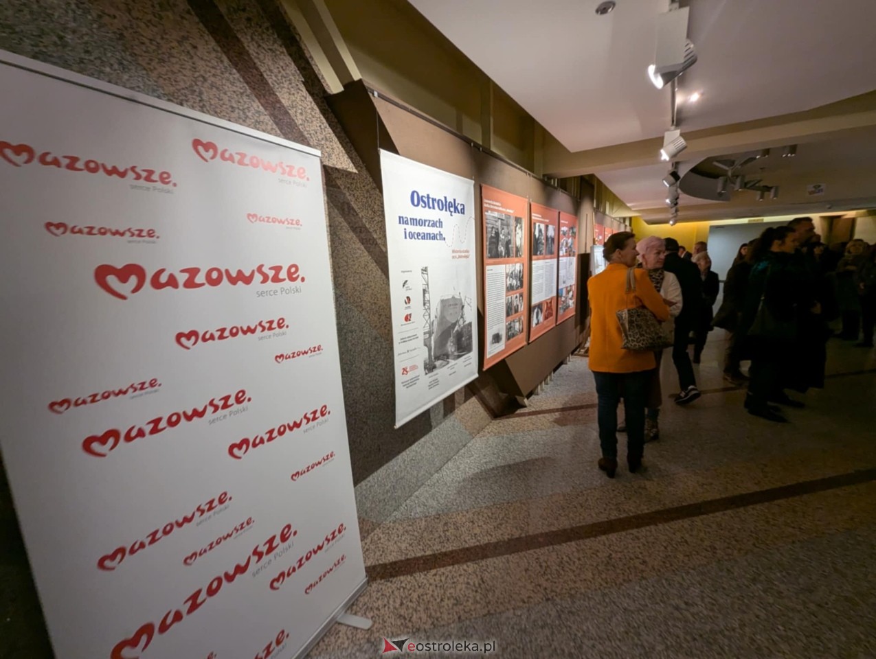 Premiera filmu dokumentalnego połączona z otwarciem wystawy „Ostrołęka na morzach i oceanach [4.11.2024] - zdjęcie #25 - eOstroleka.pl