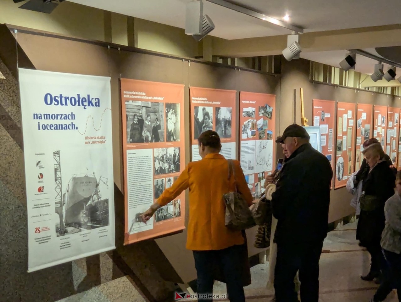 Premiera filmu dokumentalnego połączona z otwarciem wystawy „Ostrołęka na morzach i oceanach [4.11.2024] - zdjęcie #24 - eOstroleka.pl