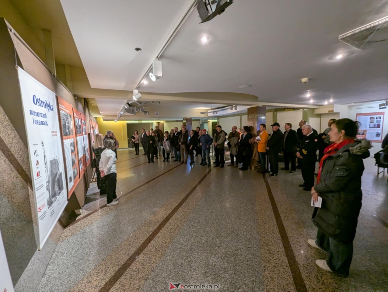 Premiera filmu dokumentalnego połączona z otwarciem wystawy „Ostrołęka na morzach i oceanach [4.11.2024] - zdjęcie #22 - eOstroleka.pl