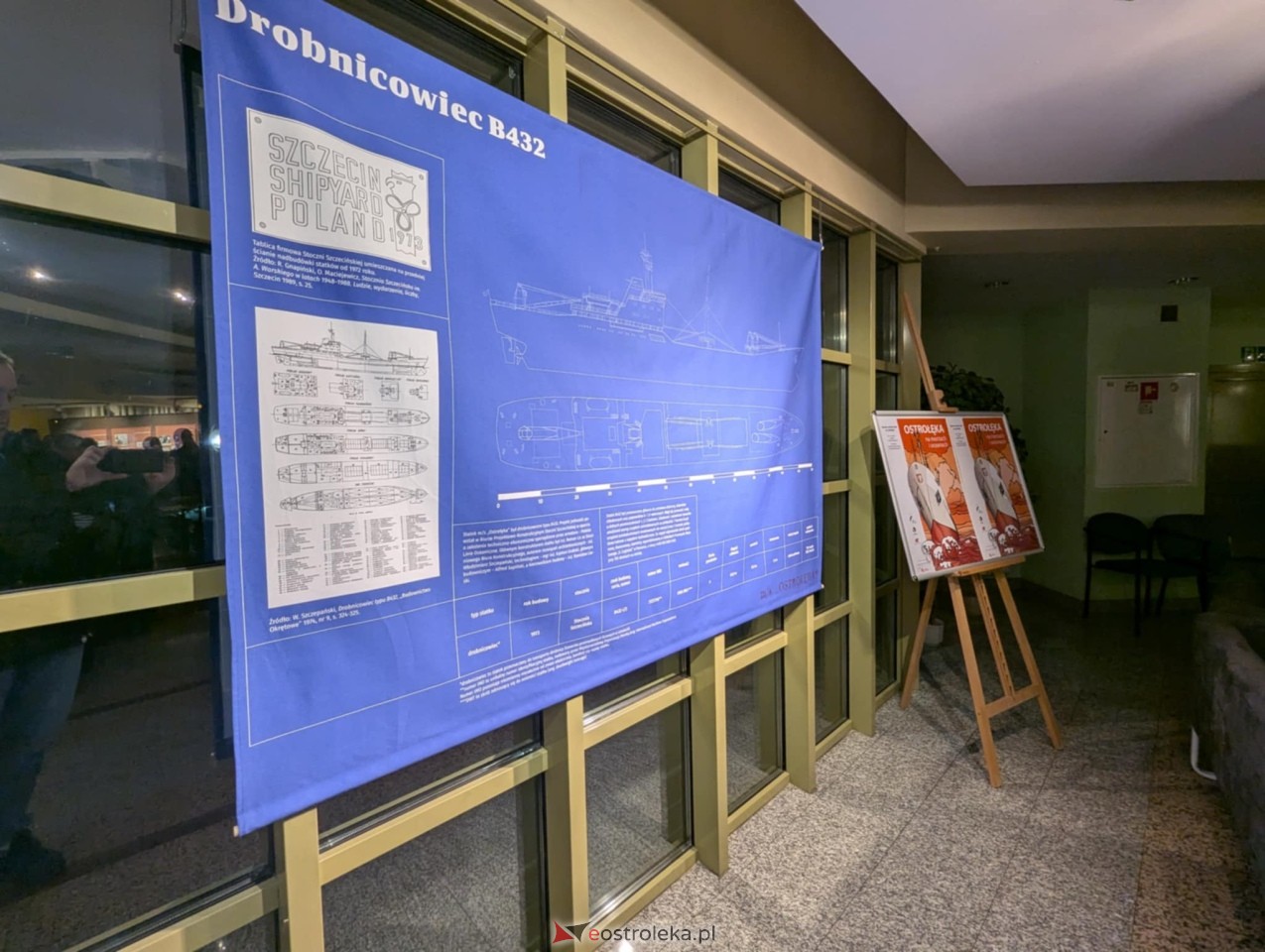 Premiera filmu dokumentalnego połączona z otwarciem wystawy „Ostrołęka na morzach i oceanach [4.11.2024] - zdjęcie #21 - eOstroleka.pl