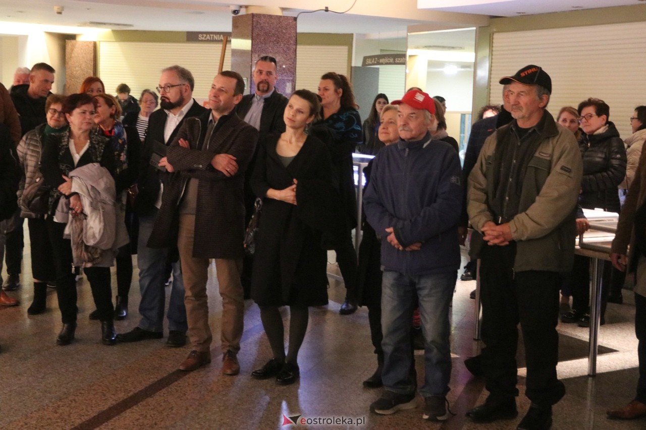 Premiera filmu dokumentalnego połączona z otwarciem wystawy „Ostrołęka na morzach i oceanach [4.11.2024] - zdjęcie #12 - eOstroleka.pl
