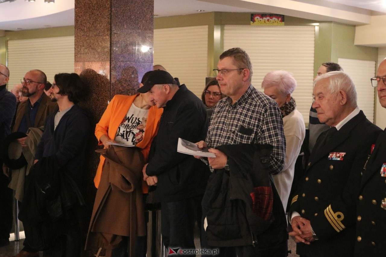 Premiera filmu dokumentalnego połączona z otwarciem wystawy „Ostrołęka na morzach i oceanach [4.11.2024] - zdjęcie #11 - eOstroleka.pl