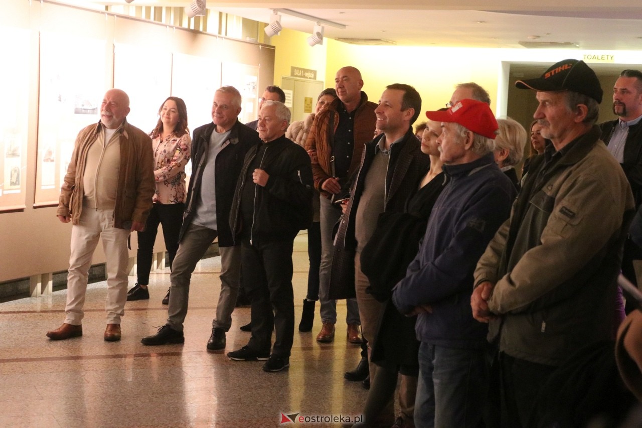 Premiera filmu dokumentalnego połączona z otwarciem wystawy „Ostrołęka na morzach i oceanach [4.11.2024] - zdjęcie #3 - eOstroleka.pl