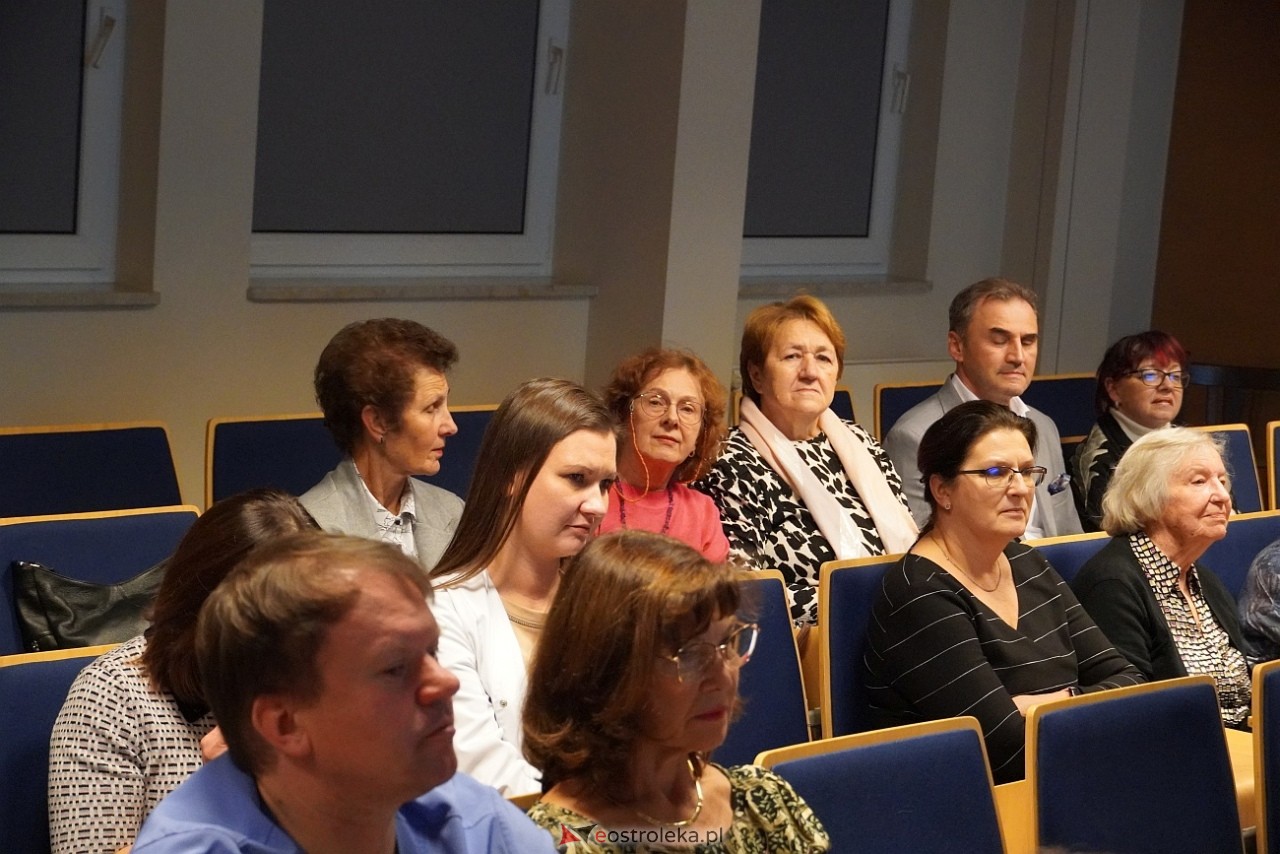 II Zaduszki Lekarskie w Ostrołęce [5.11.2024] - zdjęcie #19 - eOstroleka.pl