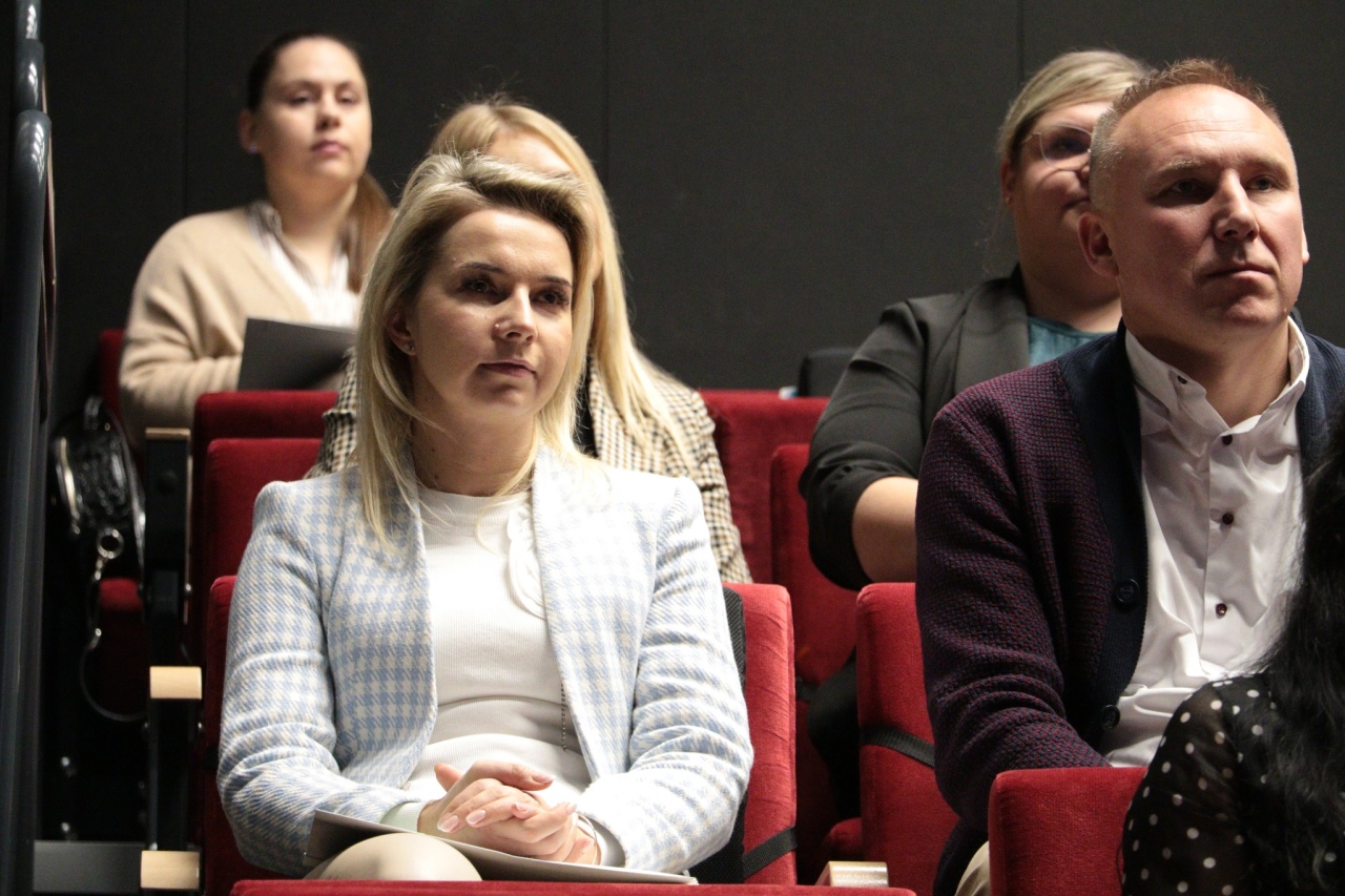 Konferencja pod hasłem Nie bądź obojętny... reaguj na przemoc... w Muzeum Żołnierzy Wyklętych w Ostrołęce [06.11.2024] - zdjęcie #15 - eOstroleka.pl