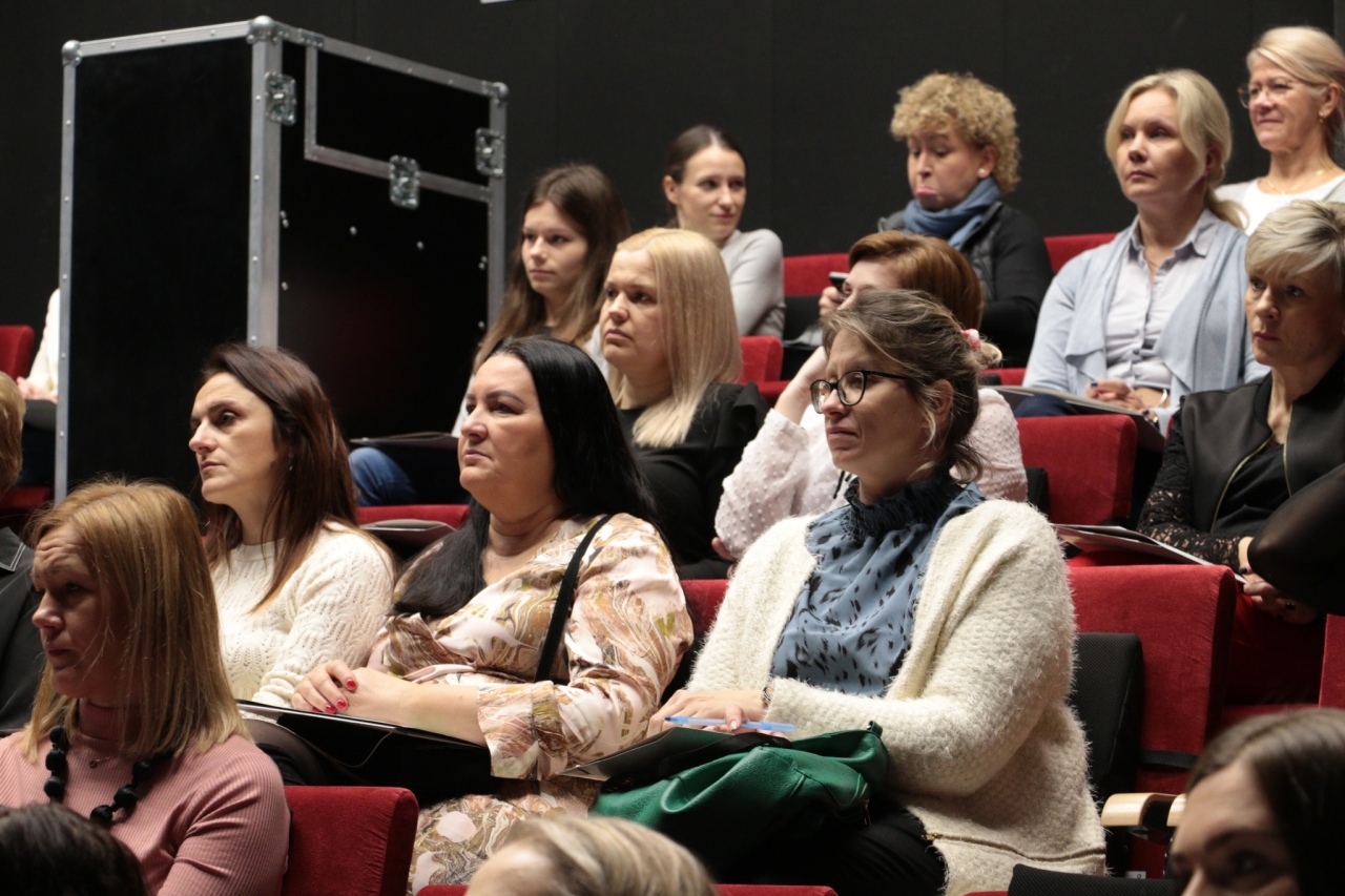 Konferencja pod hasłem Nie bądź obojętny... reaguj na przemoc... w Muzeum Żołnierzy Wyklętych w Ostrołęce [06.11.2024] - zdjęcie #12 - eOstroleka.pl