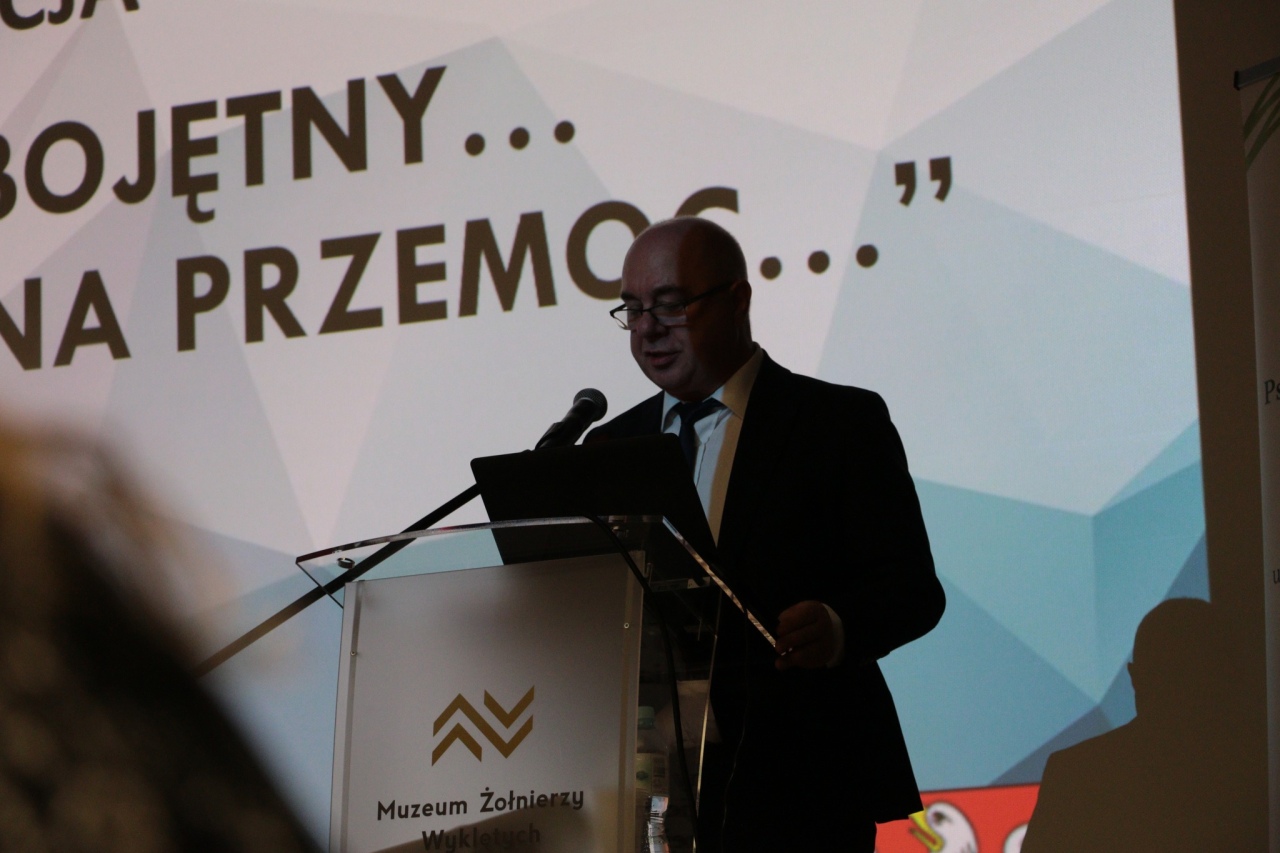 Konferencja pod hasłem Nie bądź obojętny... reaguj na przemoc... w Muzeum Żołnierzy Wyklętych w Ostrołęce [06.11.2024] - zdjęcie #2 - eOstroleka.pl