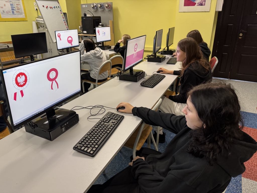 Kotyliony dla Niepodległej - uczniowie SP nr 10 w Ostrołęce oddają hołd Polsce [7.11.2024] - zdjęcie #36 - eOstroleka.pl