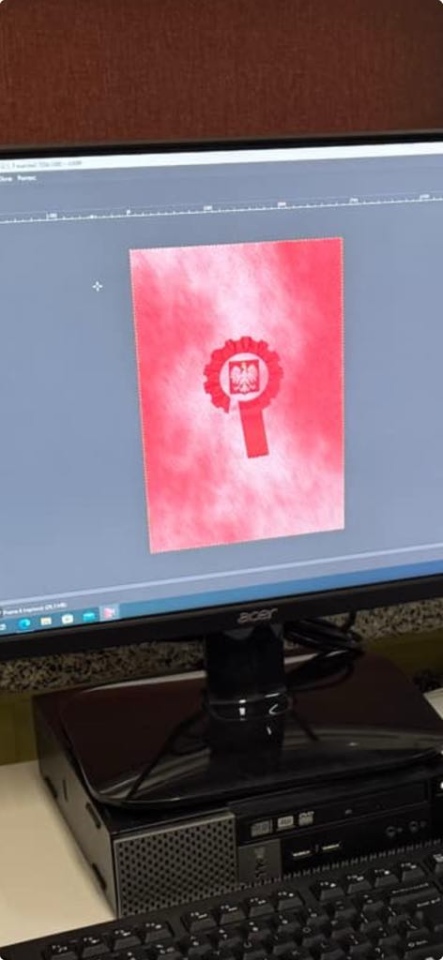 Kotyliony dla Niepodległej - uczniowie SP nr 10 w Ostrołęce oddają hołd Polsce [7.11.2024] - zdjęcie #16 - eOstroleka.pl