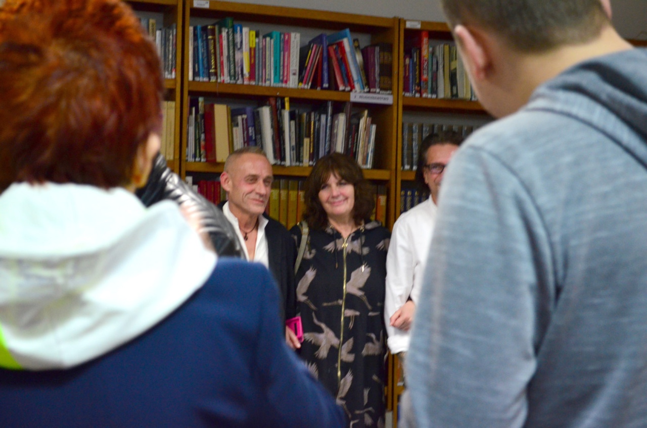 Wieczór autorski z Adamem Wołoszem w ostrołęckiej bibliotece [06.11.2024] - zdjęcie #14 - eOstroleka.pl