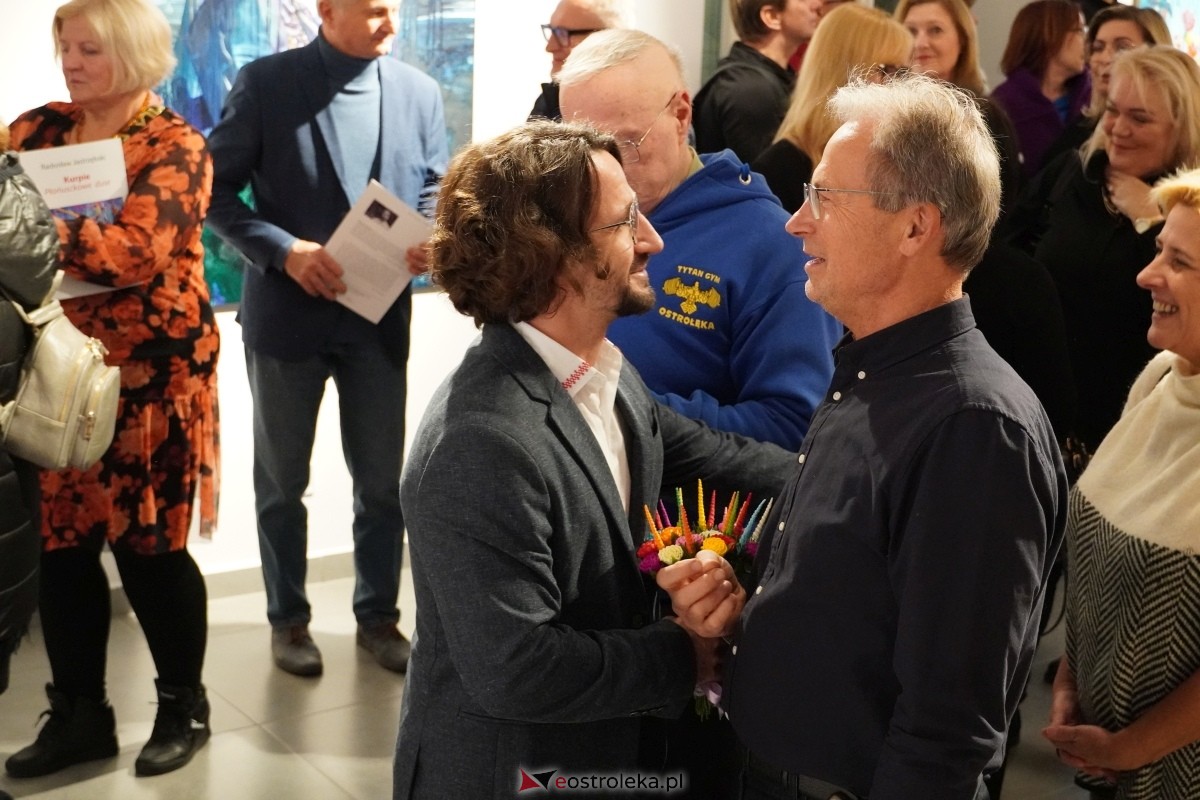 Wernisaż prac Radosłąwa Jastrzębskiego w Galerii Ostrołęka [07.11.2024] - zdjęcie #42 - eOstroleka.pl
