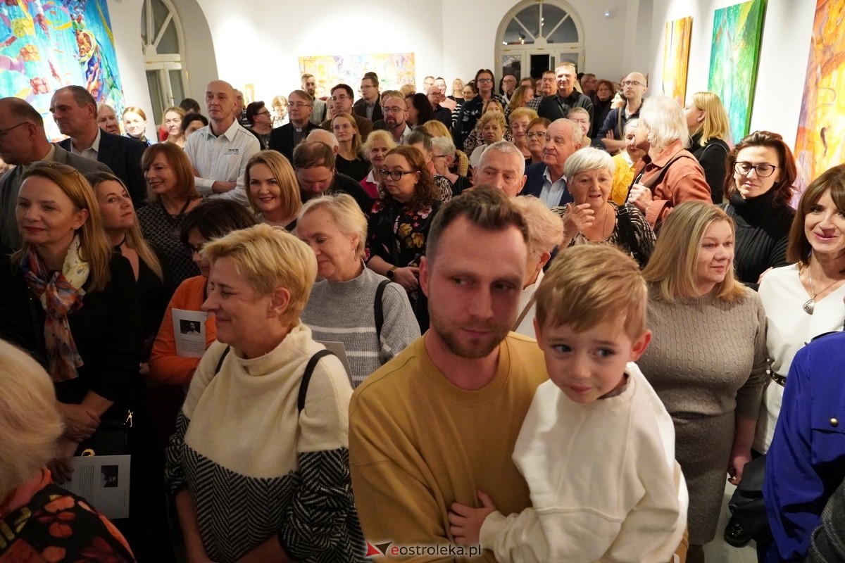 Wernisaż prac Radosłąwa Jastrzębskiego w Galerii Ostrołęka [07.11.2024] - zdjęcie #36 - eOstroleka.pl