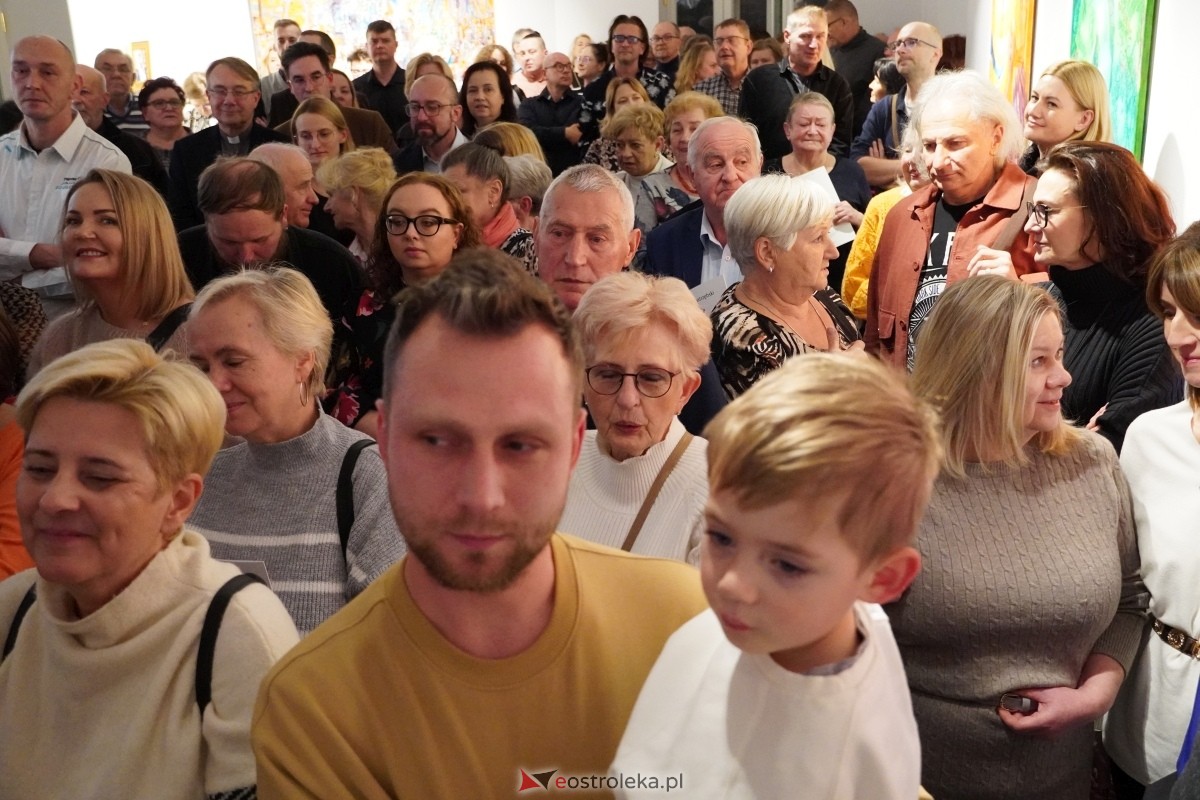 Wernisaż prac Radosłąwa Jastrzębskiego w Galerii Ostrołęka [07.11.2024] - zdjęcie #32 - eOstroleka.pl